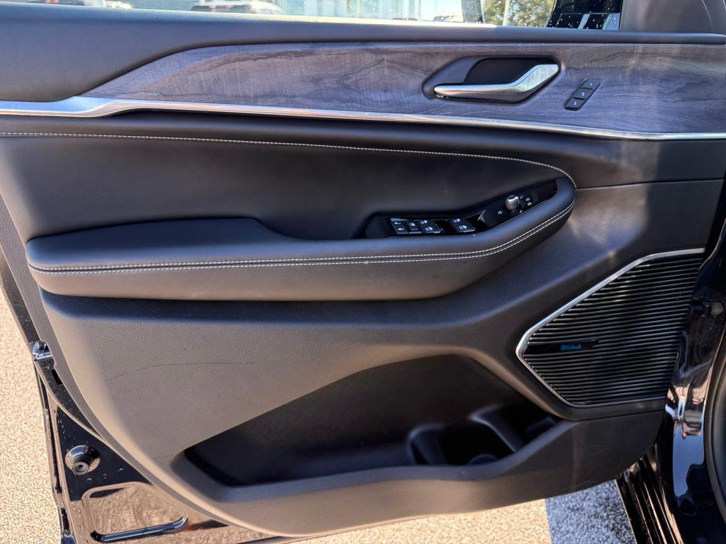 used 2022 Jeep Grand Cherokee car, priced at $33,700