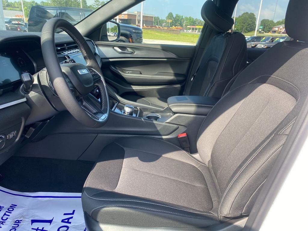 new 2025 Jeep Grand Cherokee car, priced at $30,530