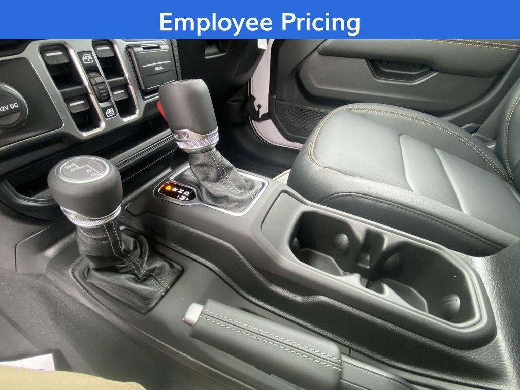 new 2025 Jeep Wrangler car, priced at $48,115
