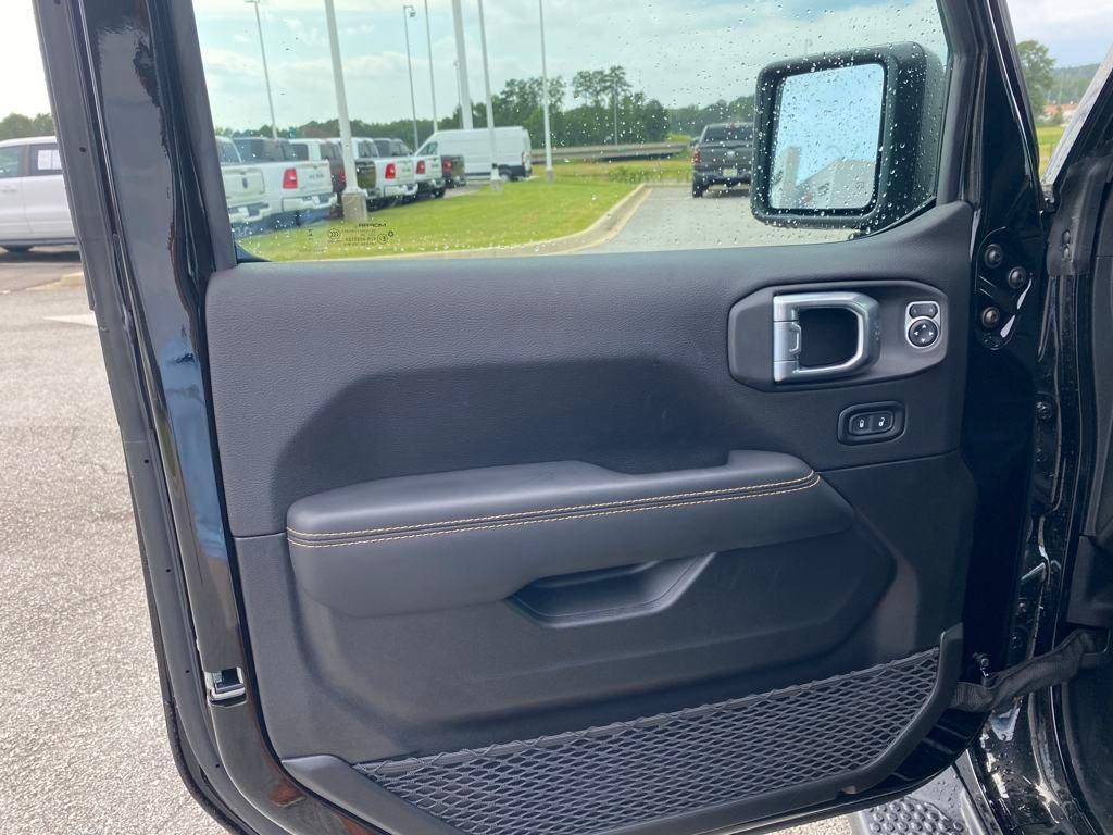 new 2025 Jeep Wrangler car, priced at $46,115
