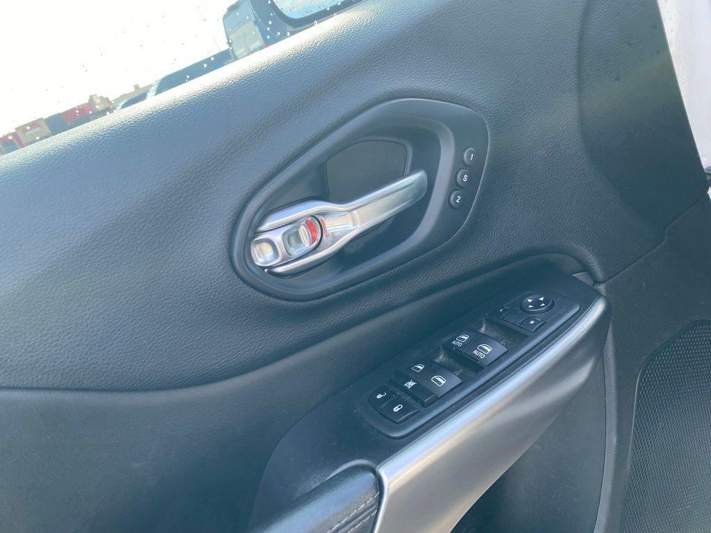 used 2020 Jeep Cherokee car, priced at $16,500