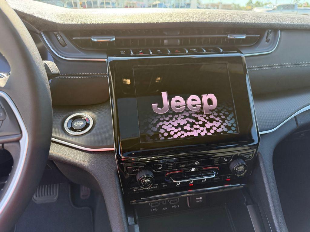 new 2025 Jeep Grand Cherokee car, priced at $34,125