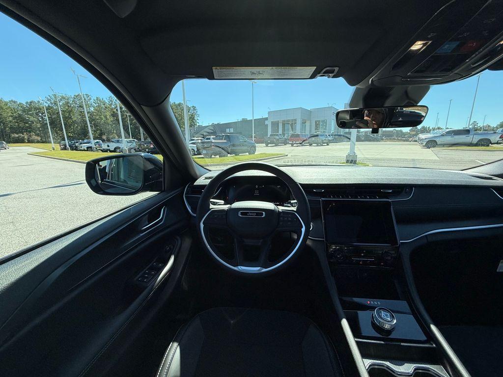 new 2025 Jeep Grand Cherokee car, priced at $34,125