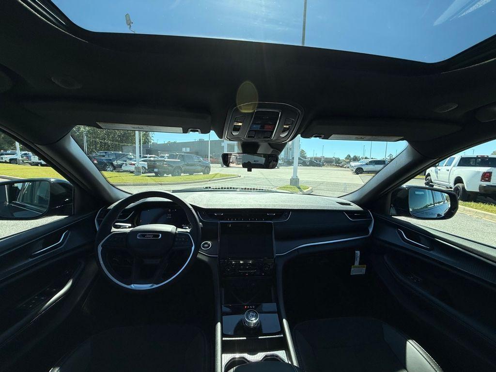 new 2025 Jeep Grand Cherokee car, priced at $34,125