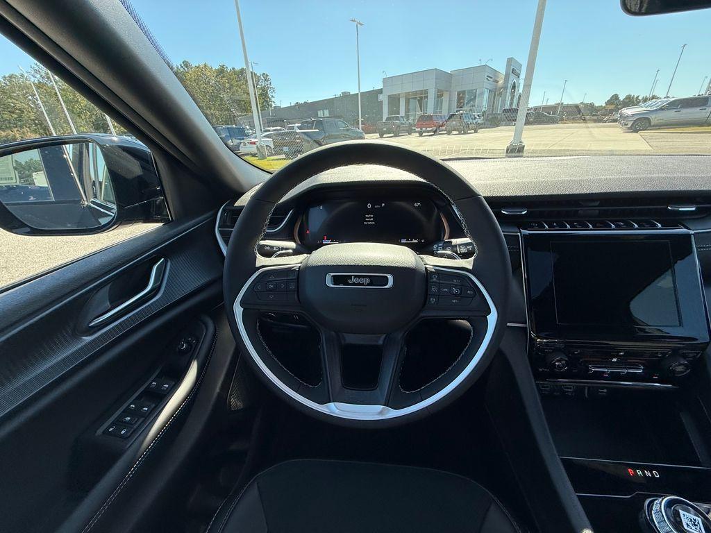 new 2025 Jeep Grand Cherokee car, priced at $34,125