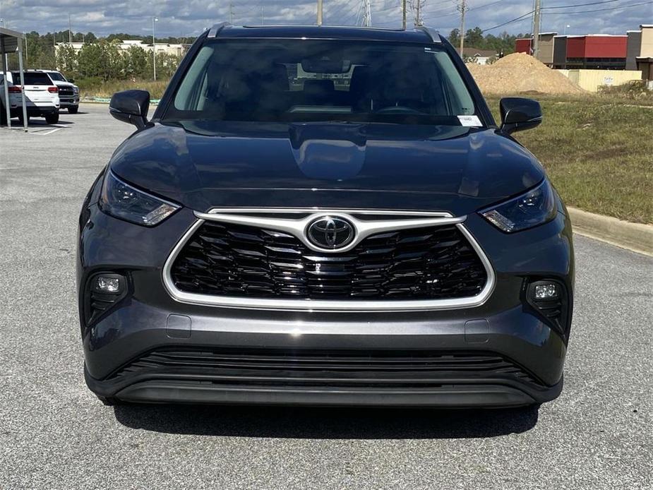 used 2022 Toyota Highlander car, priced at $34,701