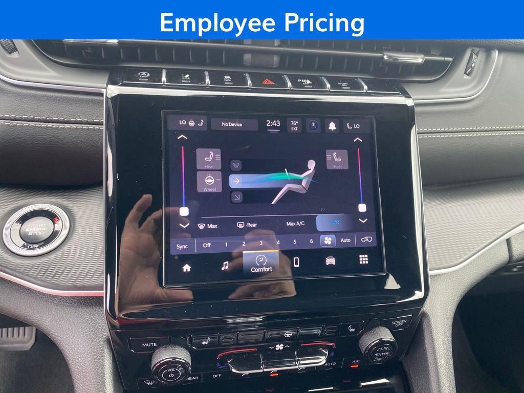 new 2025 Jeep Grand Cherokee car, priced at $35,925