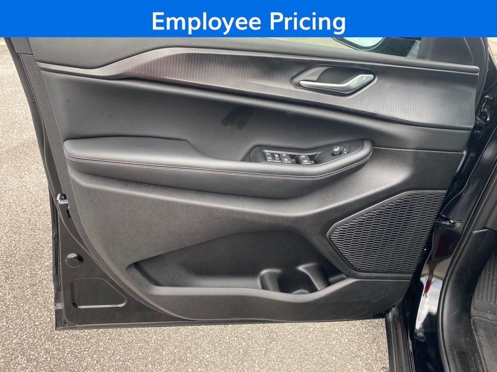 new 2025 Jeep Grand Cherokee car, priced at $35,925