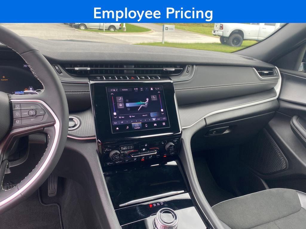 new 2025 Jeep Grand Cherokee car, priced at $35,925