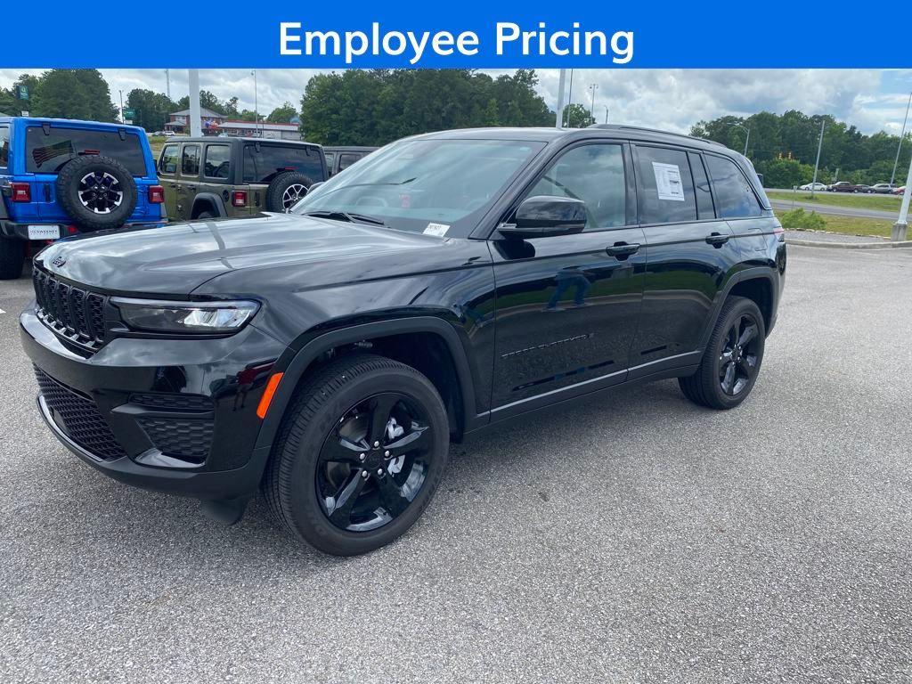 new 2025 Jeep Grand Cherokee car, priced at $38,925