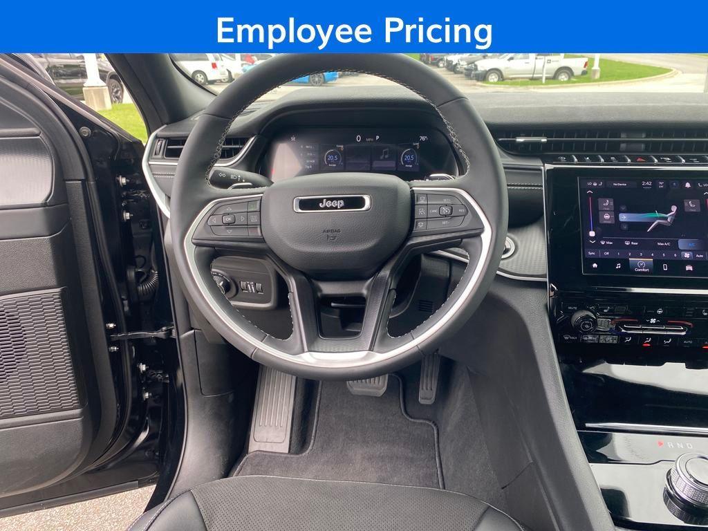 new 2025 Jeep Grand Cherokee car, priced at $35,925
