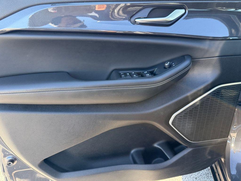 used 2022 Jeep Grand Cherokee car, priced at $33,028