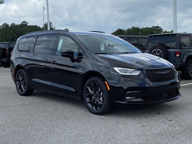 new 2024 Chrysler Pacifica car, priced at $38,673