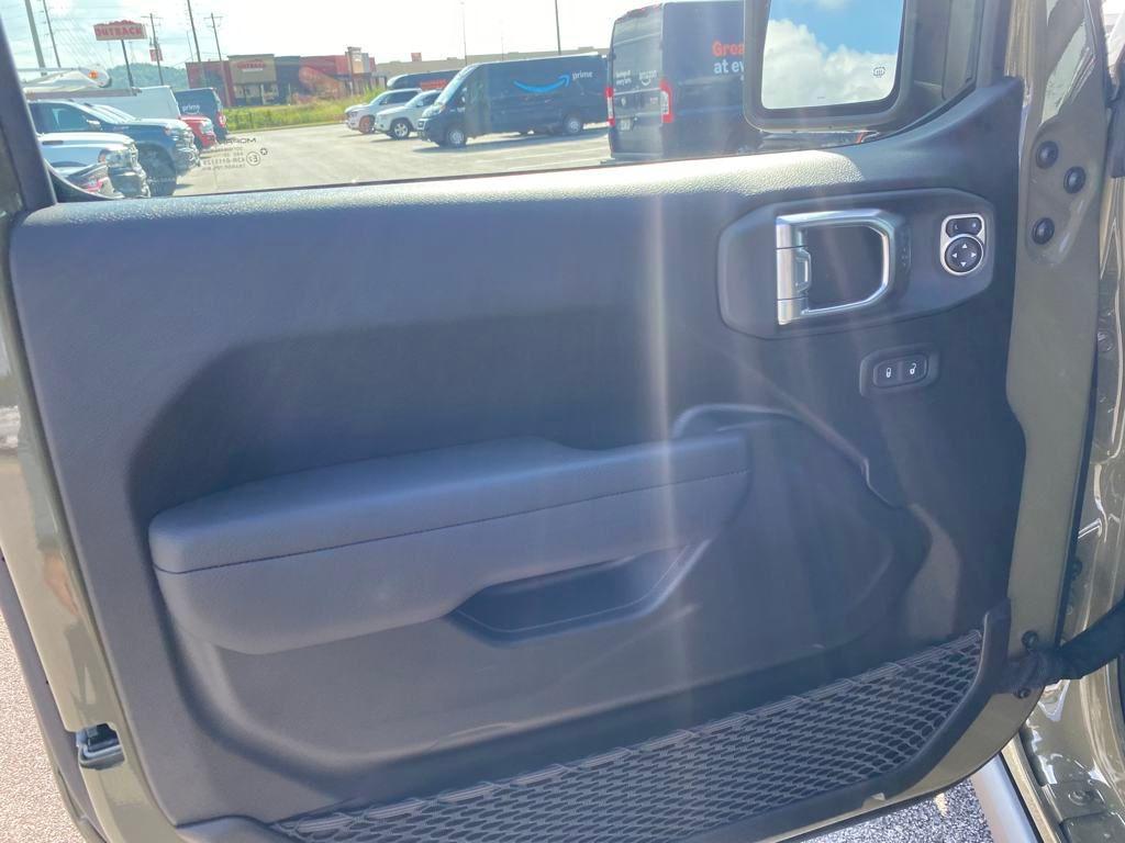 new 2025 Jeep Gladiator car, priced at $42,540