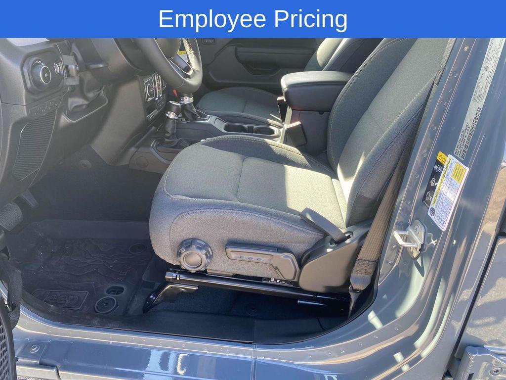 new 2024 Jeep Wrangler car, priced at $61,385