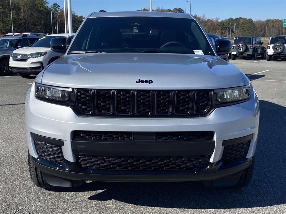 new 2025 Jeep Grand Cherokee car, priced at $38,425