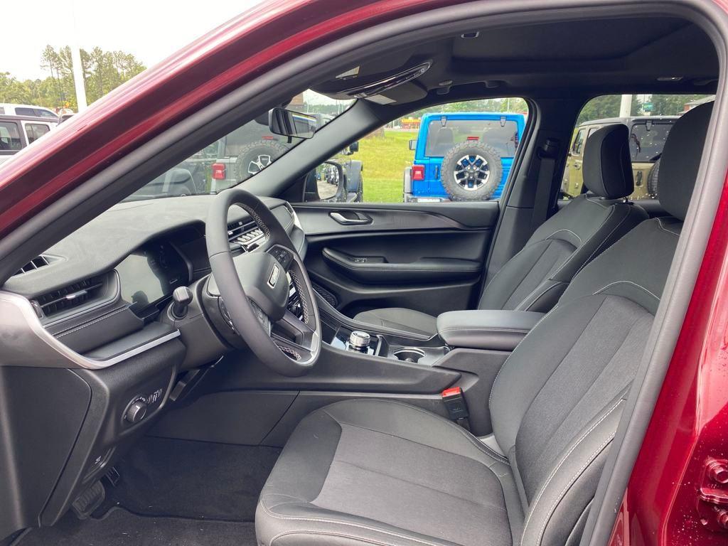 new 2025 Jeep Grand Cherokee car, priced at $31,125