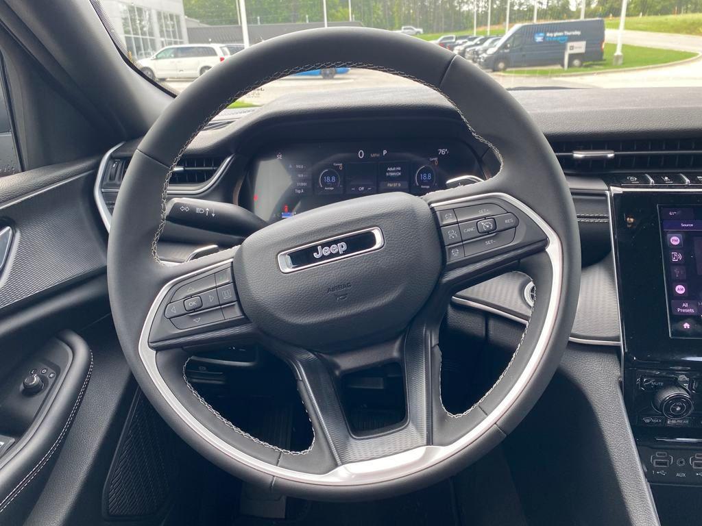 new 2025 Jeep Grand Cherokee car, priced at $31,125