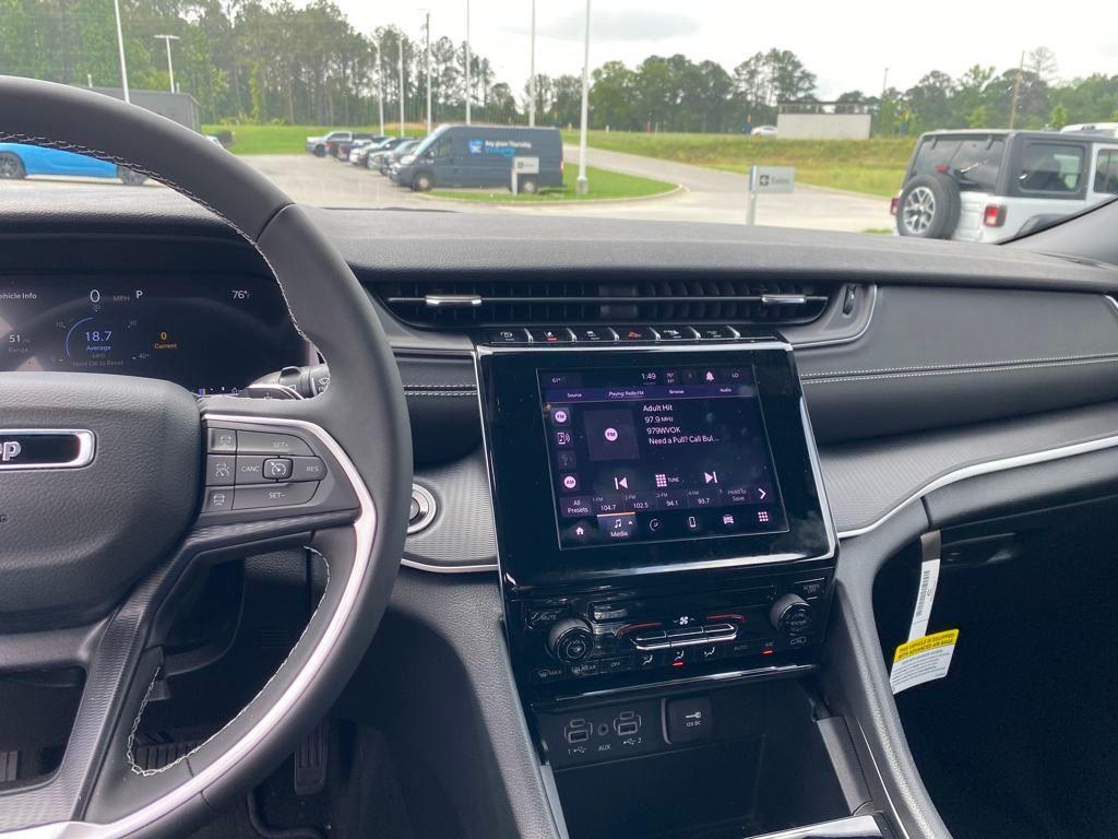 new 2025 Jeep Grand Cherokee car, priced at $31,125
