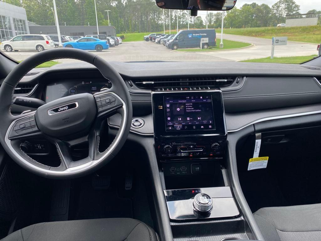 new 2025 Jeep Grand Cherokee car, priced at $31,125