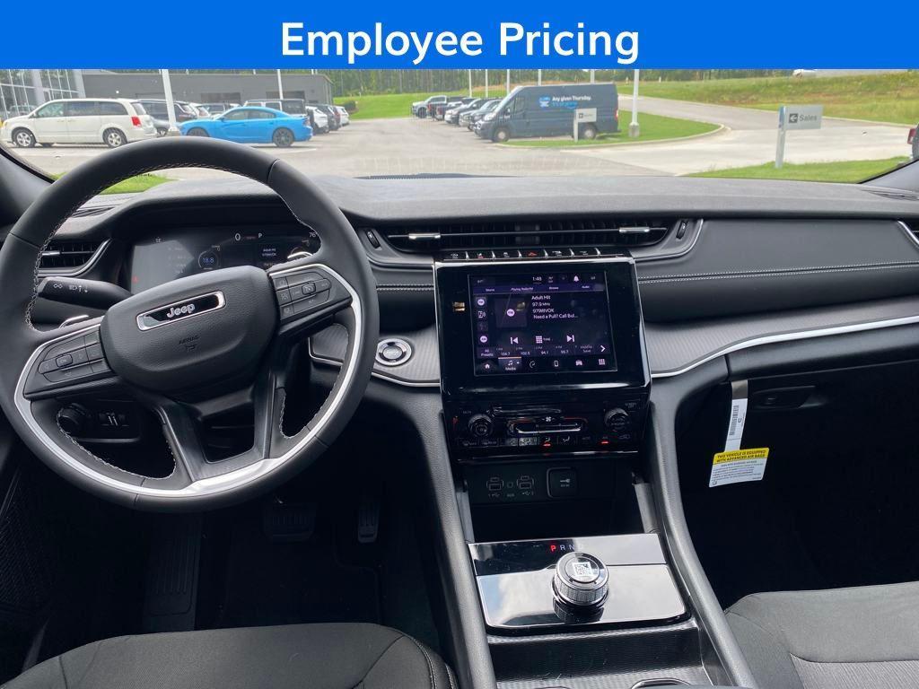 new 2025 Jeep Grand Cherokee car, priced at $31,125