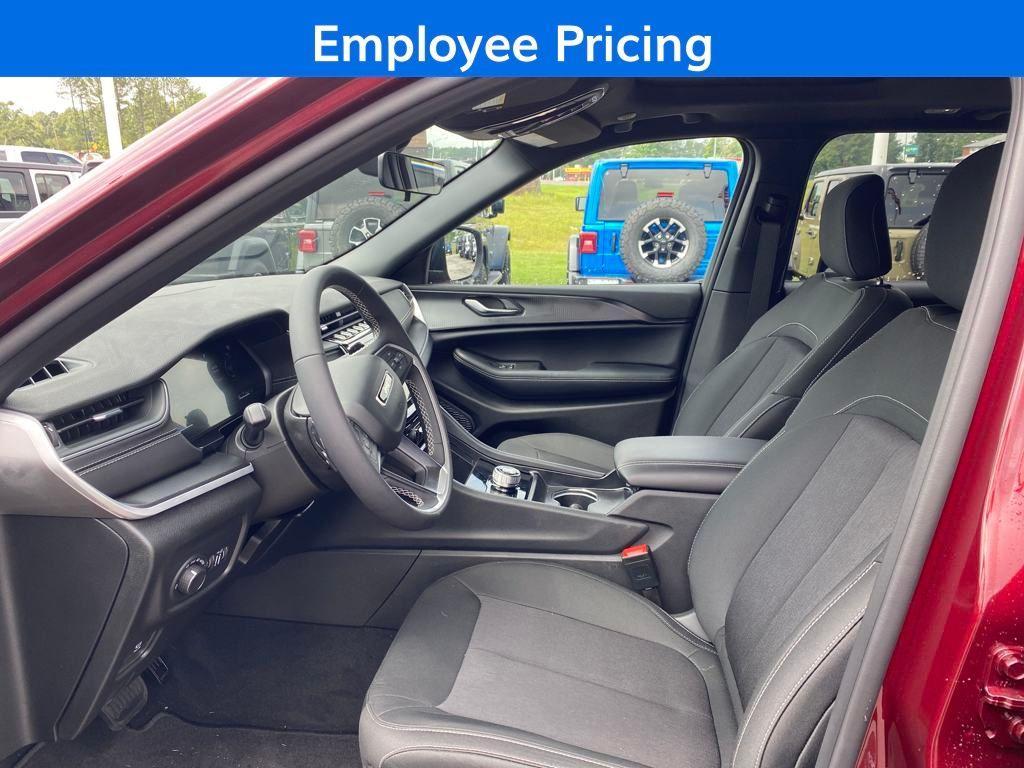 new 2025 Jeep Grand Cherokee car, priced at $31,125