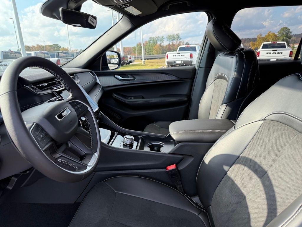 new 2025 Jeep Grand Cherokee car, priced at $33,625