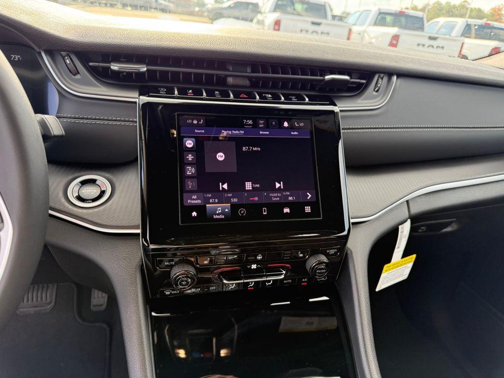 new 2025 Jeep Grand Cherokee car, priced at $33,625