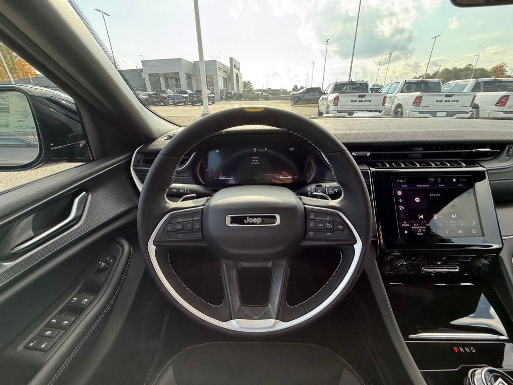 new 2025 Jeep Grand Cherokee car, priced at $33,625