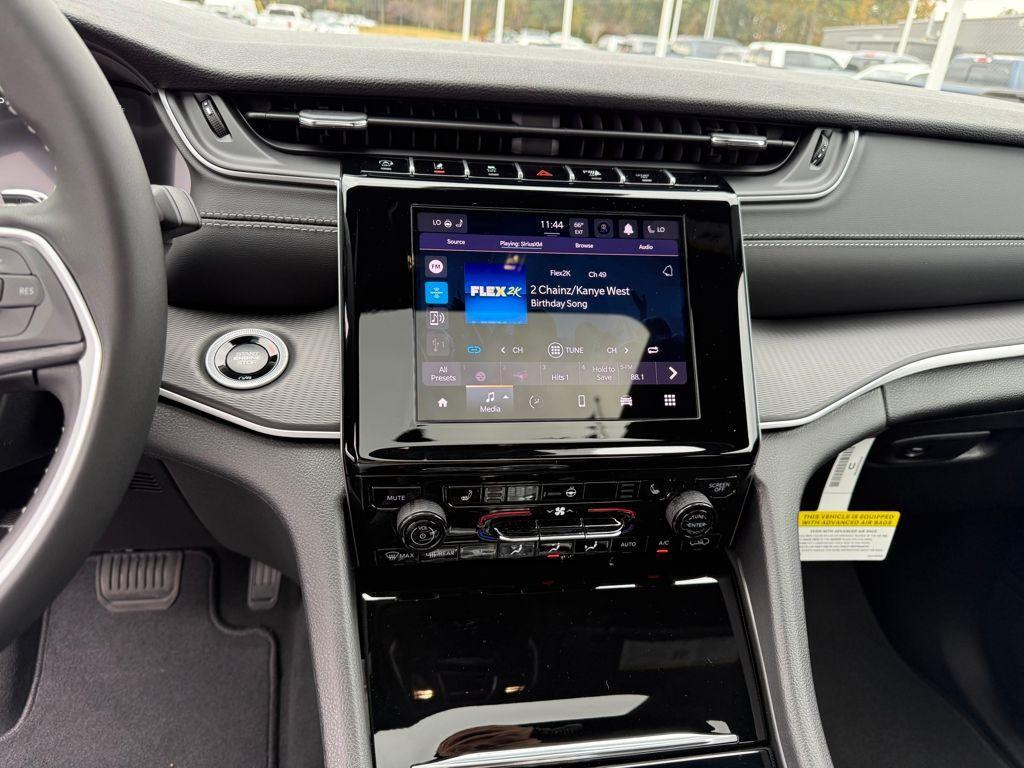 new 2025 Jeep Grand Cherokee car, priced at $32,625