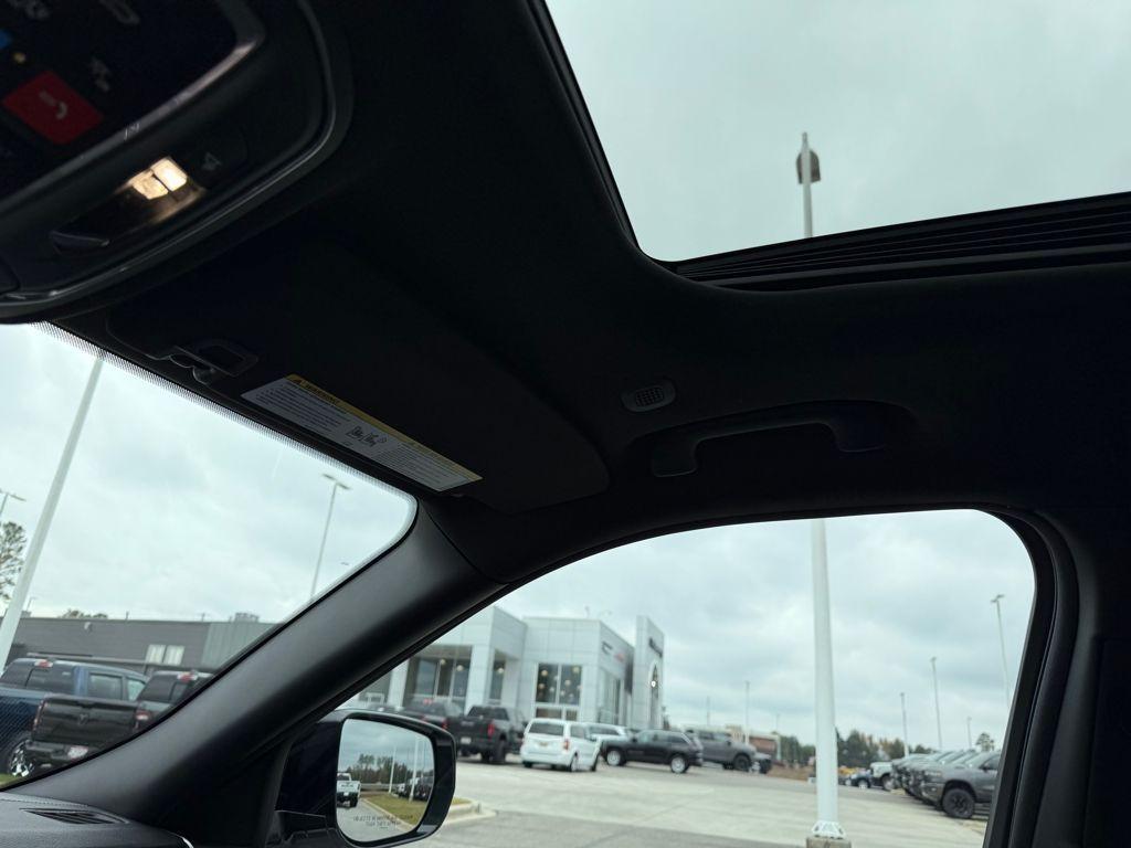 new 2025 Jeep Grand Cherokee car, priced at $32,625