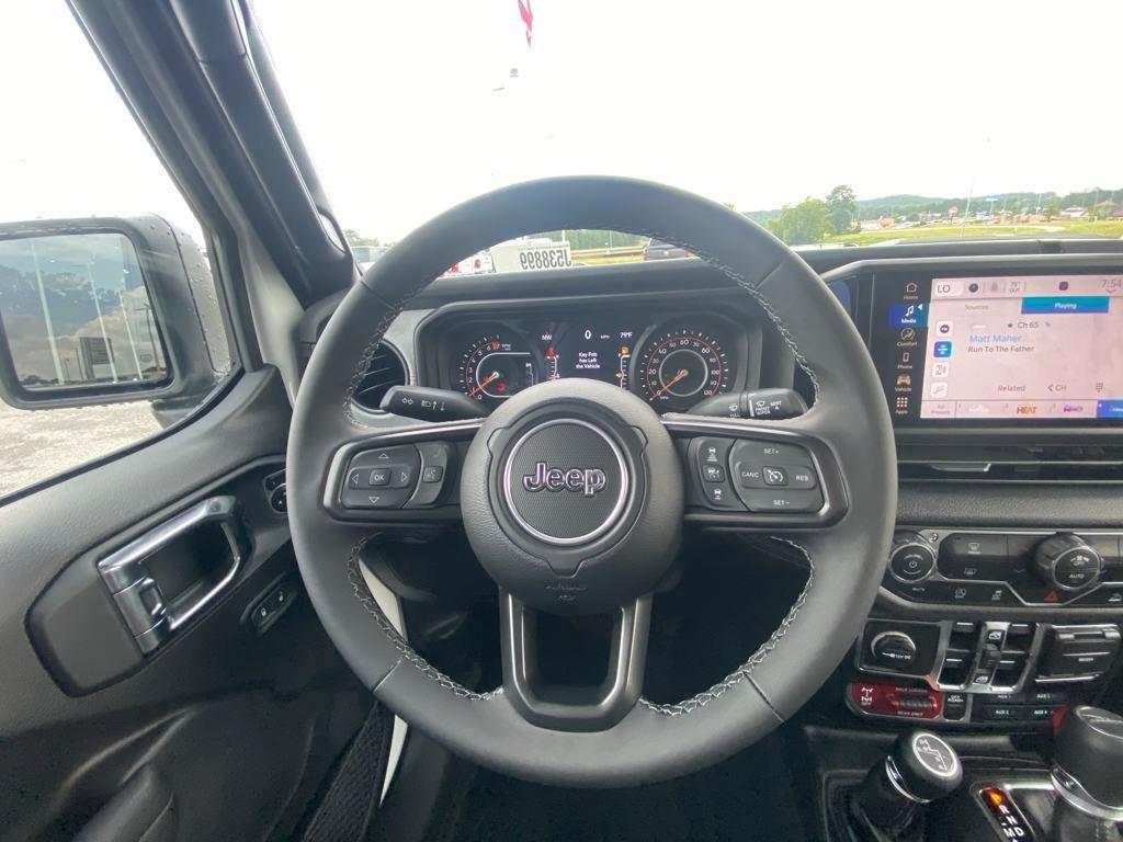 new 2025 Jeep Gladiator car, priced at $41,945