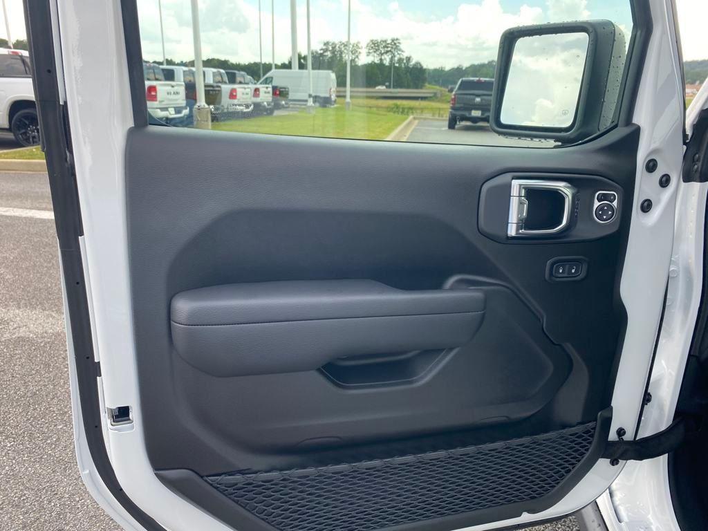 new 2025 Jeep Gladiator car, priced at $41,945