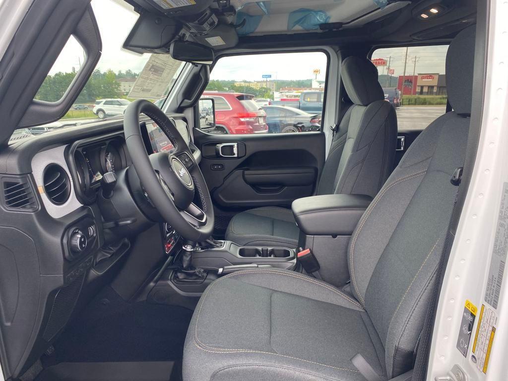 new 2025 Jeep Gladiator car, priced at $41,945