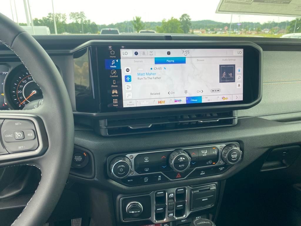 new 2025 Jeep Gladiator car, priced at $41,945