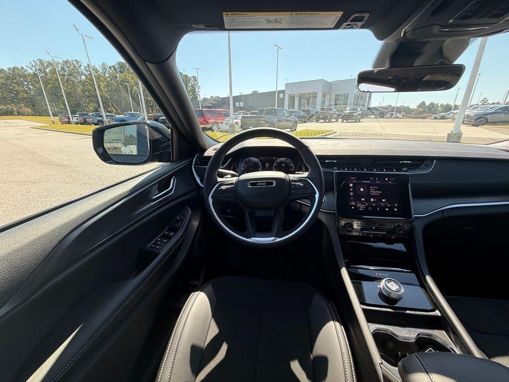 new 2025 Jeep Grand Cherokee car, priced at $34,125