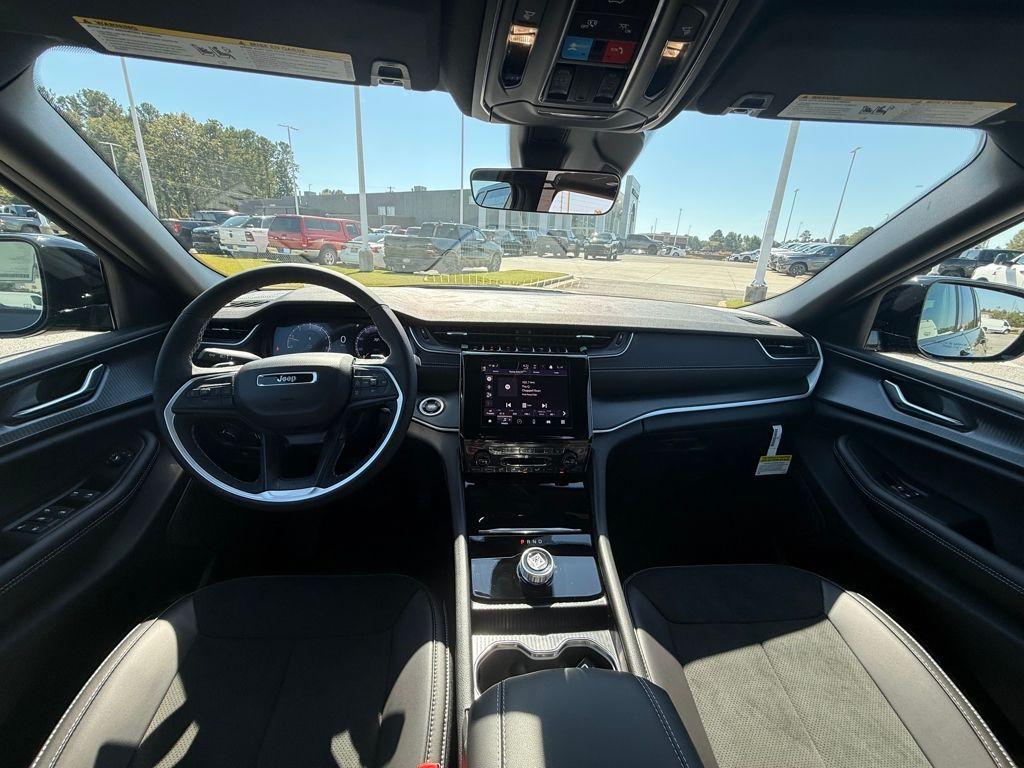 new 2025 Jeep Grand Cherokee car, priced at $34,125