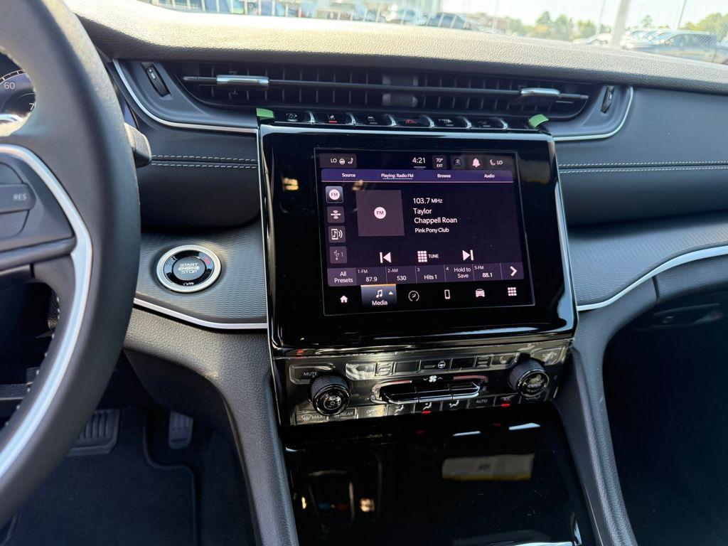 new 2025 Jeep Grand Cherokee car, priced at $34,125