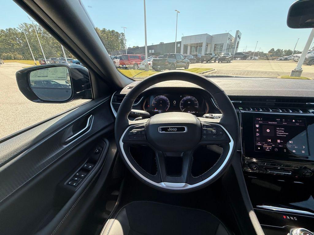 new 2025 Jeep Grand Cherokee car, priced at $34,125