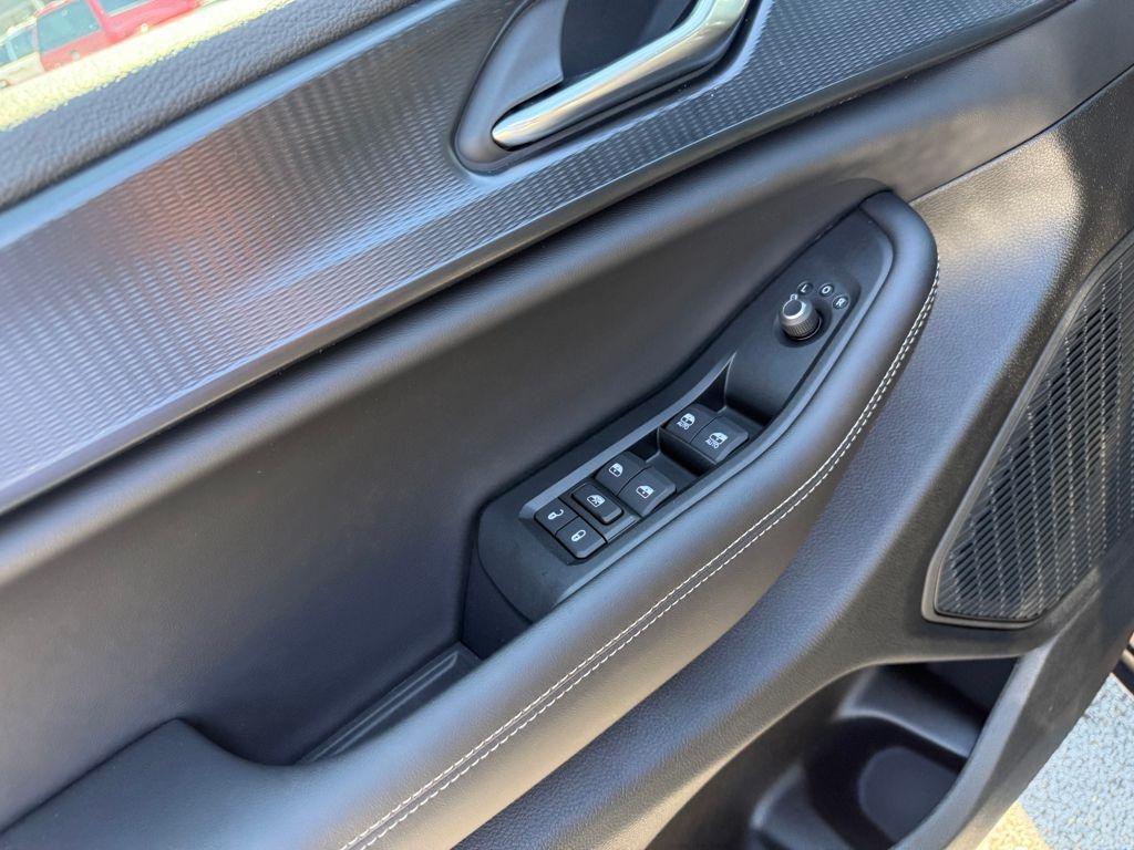 new 2025 Jeep Grand Cherokee car, priced at $34,125