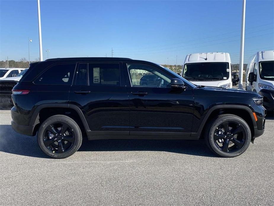 new 2025 Jeep Grand Cherokee car, priced at $38,425