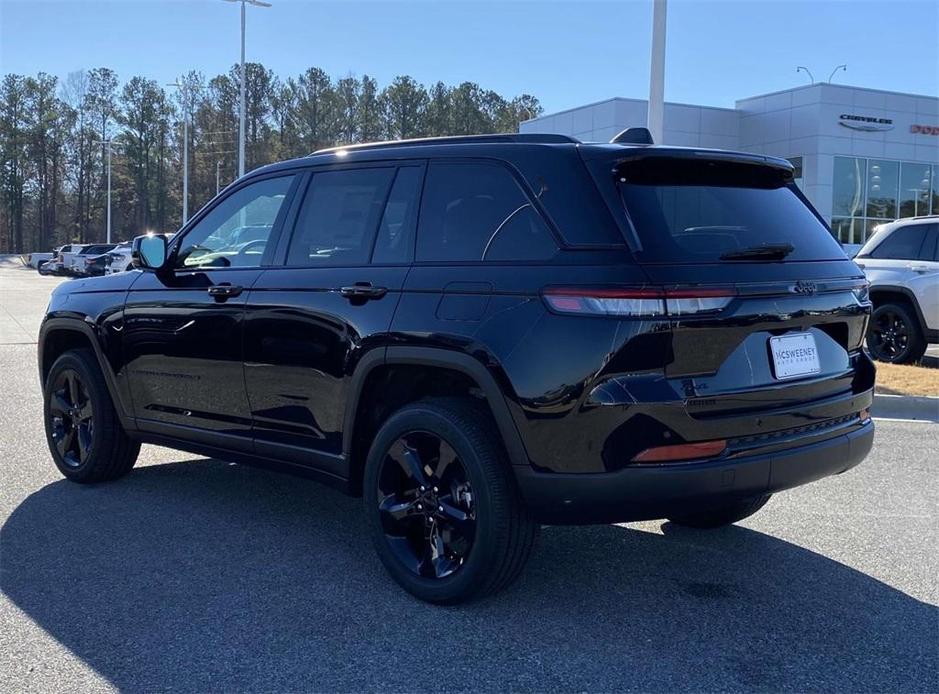 new 2025 Jeep Grand Cherokee car, priced at $38,425