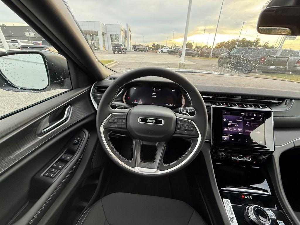 new 2025 Jeep Grand Cherokee car, priced at $28,780