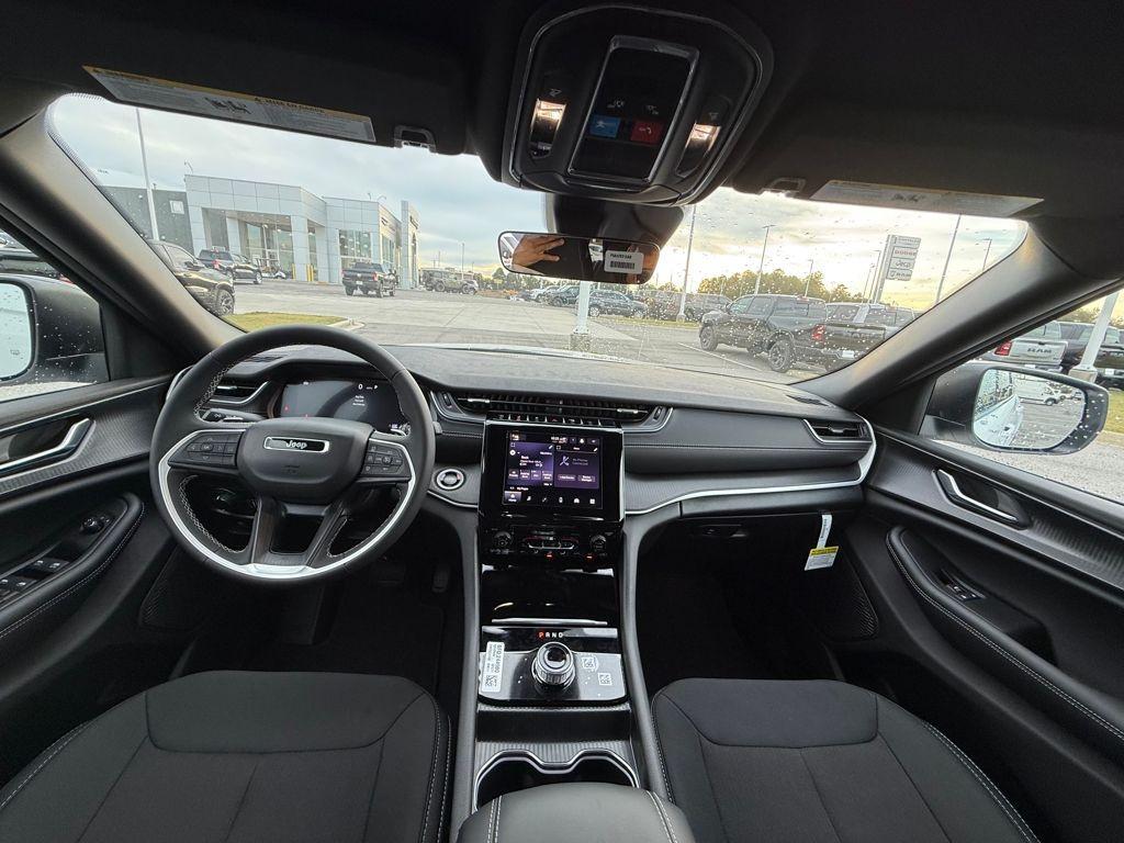 new 2025 Jeep Grand Cherokee car, priced at $28,780