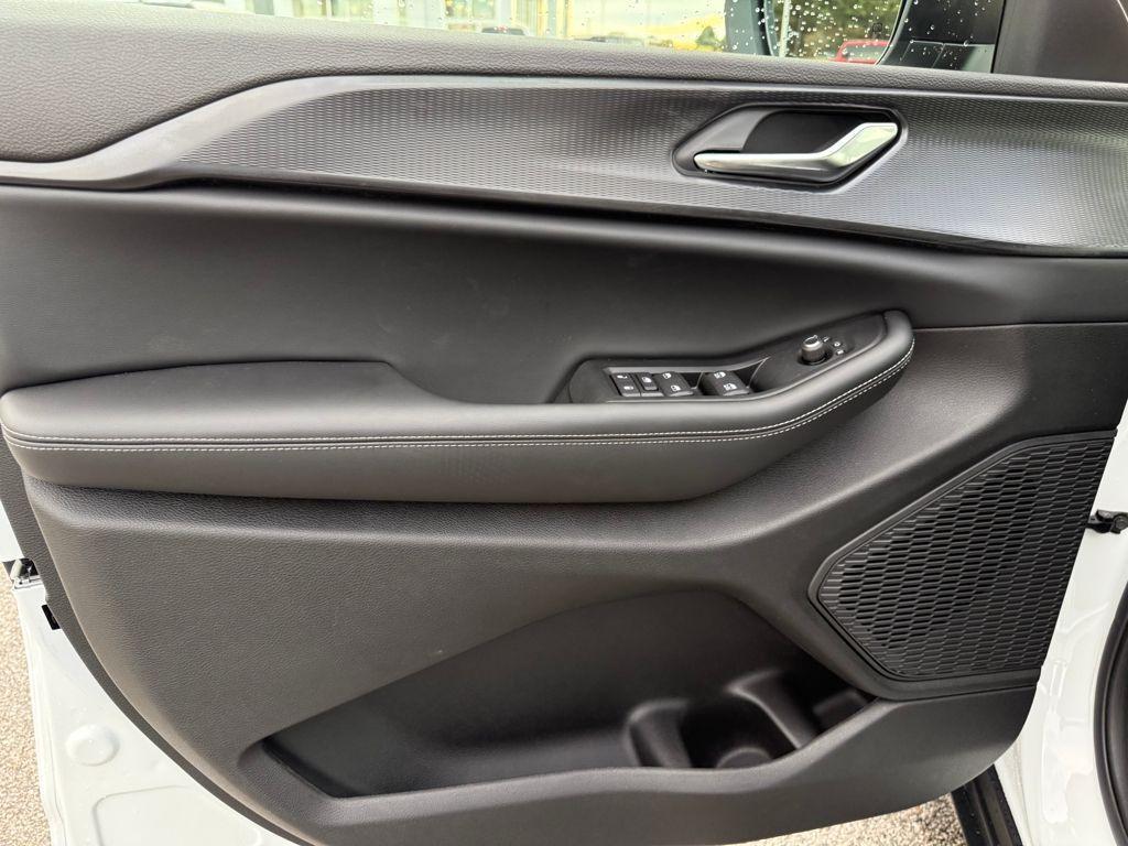 new 2025 Jeep Grand Cherokee car, priced at $28,780