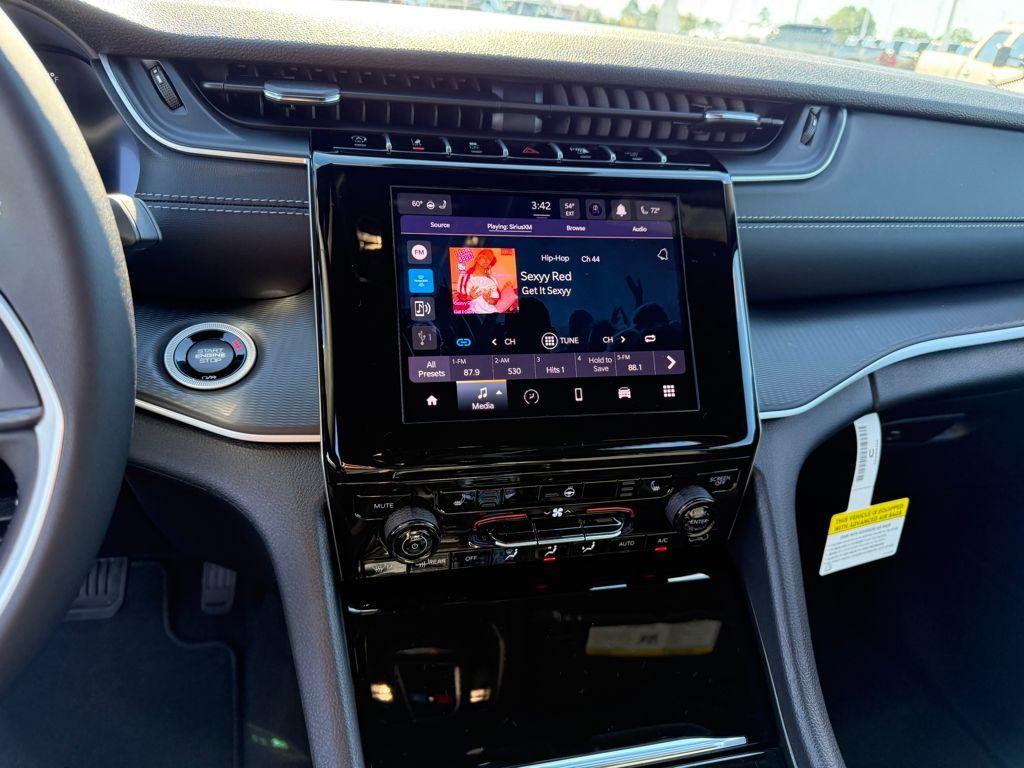 new 2025 Jeep Grand Cherokee car, priced at $32,030