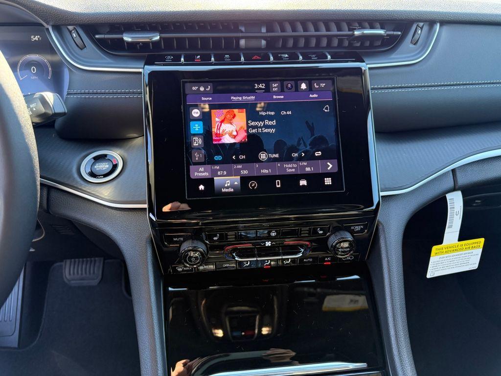 new 2025 Jeep Grand Cherokee car, priced at $32,030