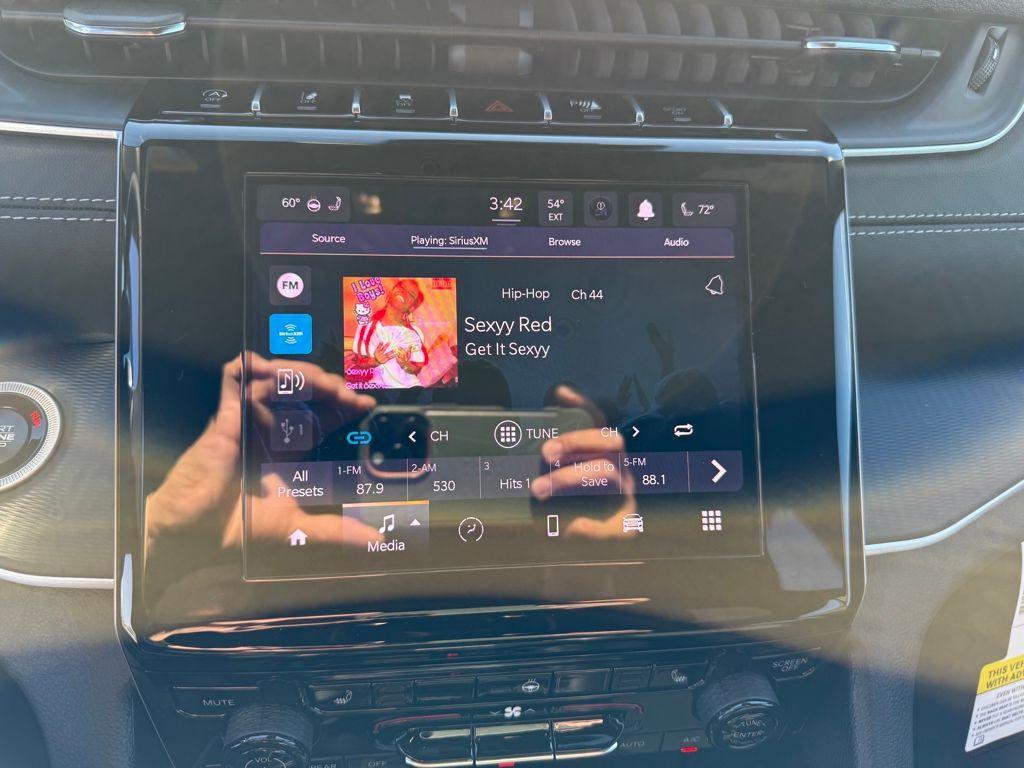 new 2025 Jeep Grand Cherokee car, priced at $32,030