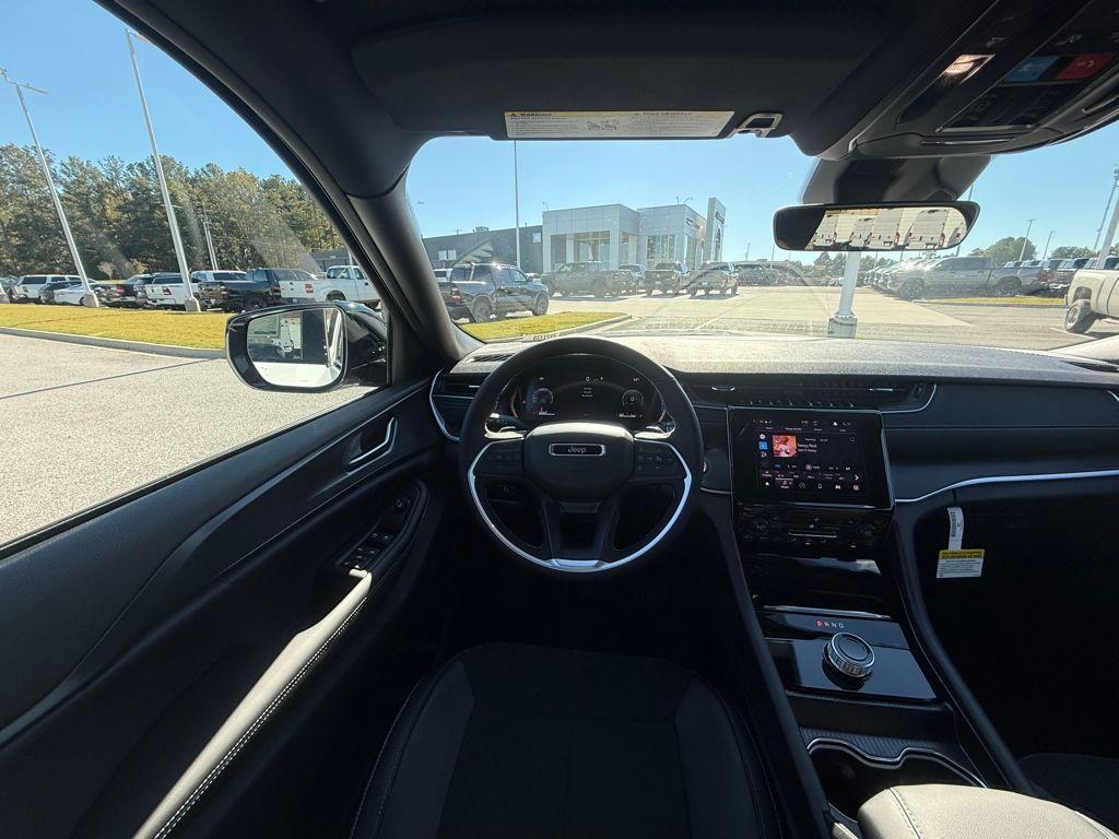 new 2025 Jeep Grand Cherokee car, priced at $32,030