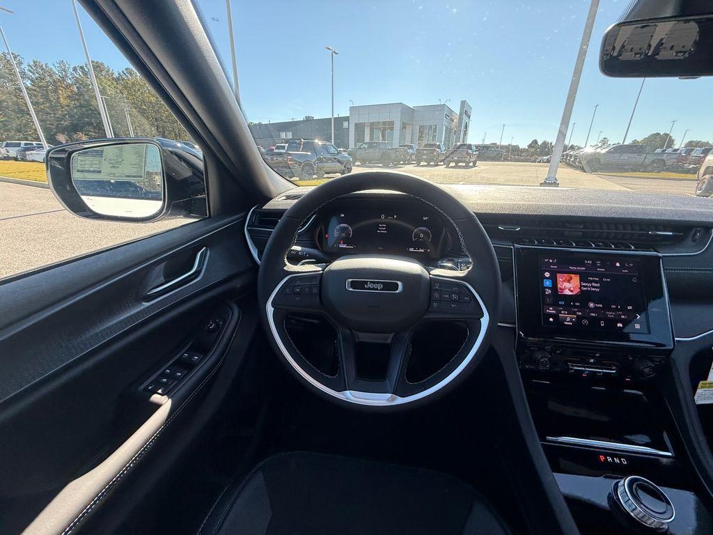 new 2025 Jeep Grand Cherokee car, priced at $32,030